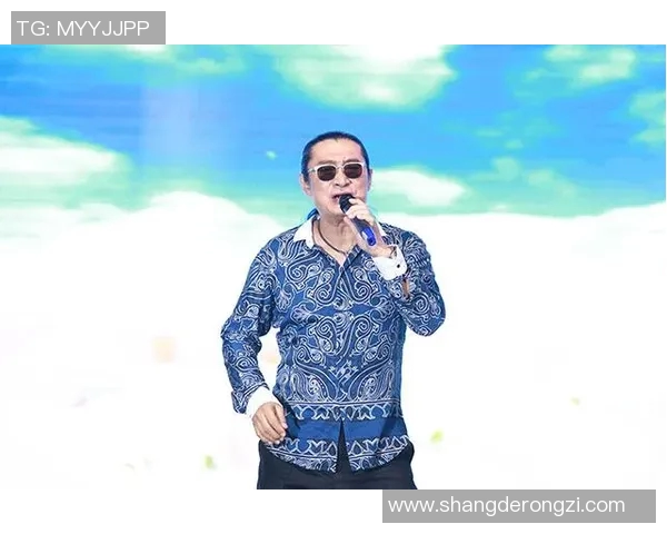 足球明星雷诺的生平成就与精彩瞬间全景介绍